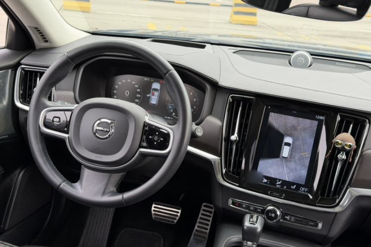 Used Volvo V90 2017 Cross Country T5 AWD Prestige Edition
