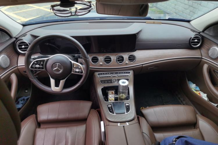 Used Mercedes-Benz E-Class 2019 E 260 L Center Console