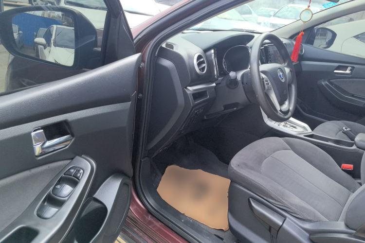 Used Venucia T70 2015 2.0L CVT Smart Choice Edition
