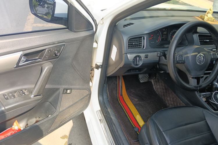 Used Volkswagen Lavida 2013 Revised Version 1.6L Automatic Luxury Edition Driver Seat