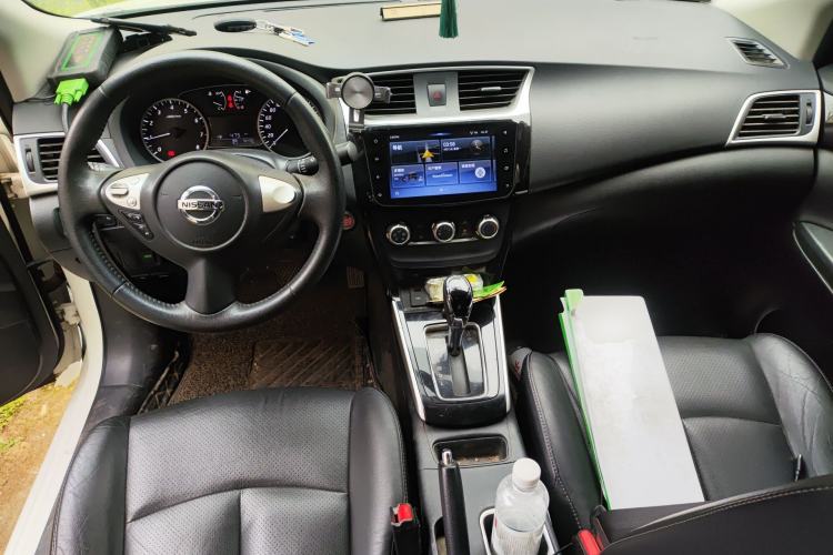 Used Nissan Sylphy 2019 1.6XV CVT Smart Connect Luxury Edition China VI Standard Center Console