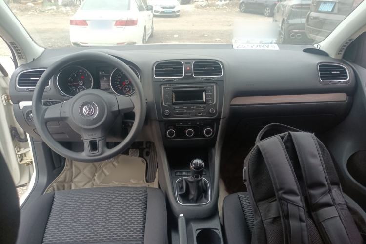 Used Volkswagen Golf 2012 1.6 Manual Fashion Edition Center Console