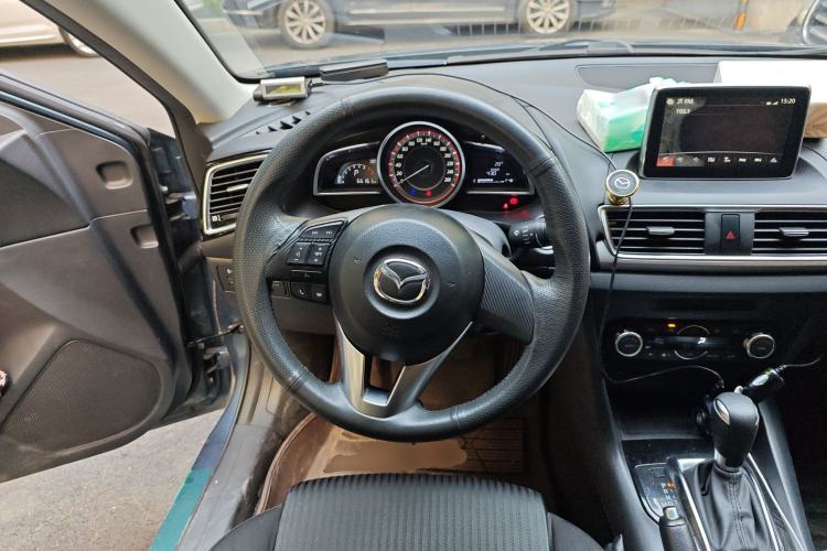 Used Mazda 3 Axela 2016 Sedan 1.5L Automatic Luxury Model