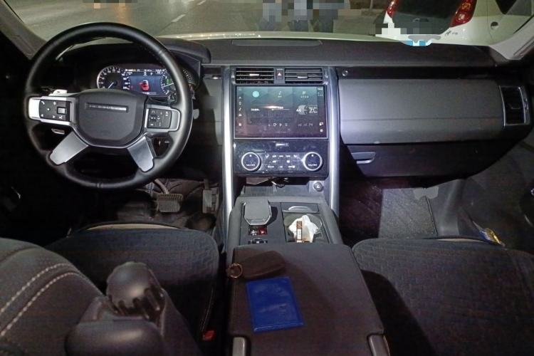 Used Land Rover Discovery 2023 Facelift 300PS S Center Console