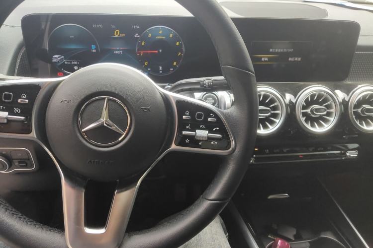 Used Mercedes-Benz GLB 2023 GLB 220 Fashion Model Center Console