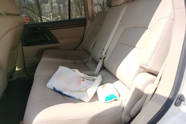 Used Toyota Land Cruiser 2015 4.0L V6 Middle East Low-Trim Version Left Rear Seat