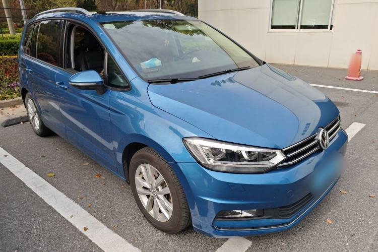 Used Volkswagen Touran 2016 Volkswagen Touran L 280TSI DSG Comfort Edition Front Right 45 Deg