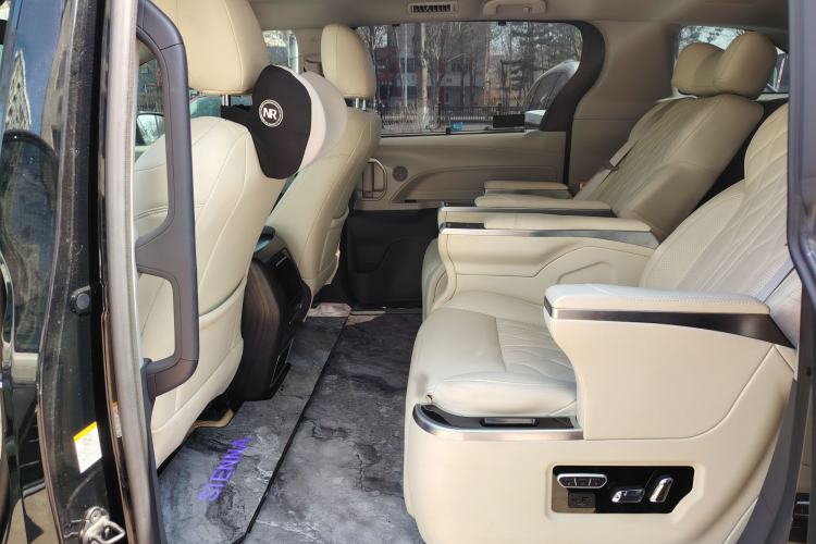 Used Toyota SIENNA 2024 2.5L Hybrid Comfort Edition Interior 7