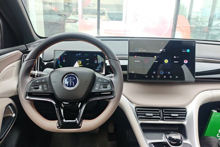 Used BYD Song Pro New Energy 2024 HONOR Edition DM-i 71KM Beyond Model Center Console