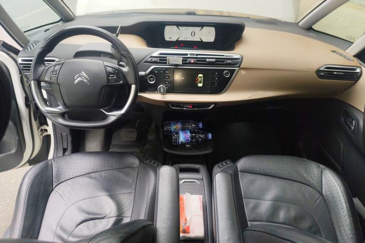 Used Citroen C4 Picasso 2015 1.6T Luxury 5-Seat Model Center Console