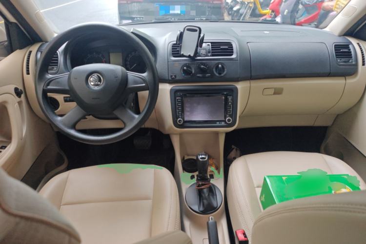 Used Skoda Fabia 2014 1.4L Automatic Crystal Edition Center Console