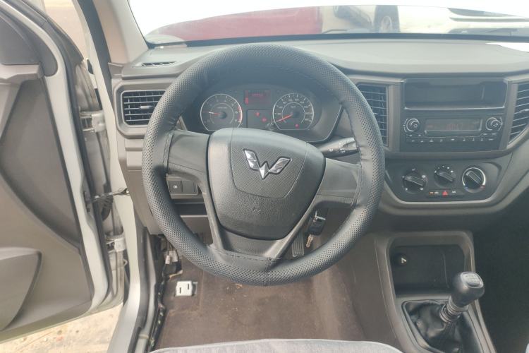 Used Wuling Hongguang V 2019 1.5L Base Version China VI LAR