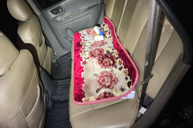 Used Huatai Santa Fe Classic 2012 2.0L Gasoline Manual Two-Wheel Drive with Sunroof
