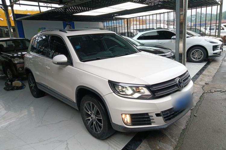 Used Volkswagen Tiguan 2016 300TSI Automatic Two-Wheel Drive Luxury Edition Front Right 45 Deg