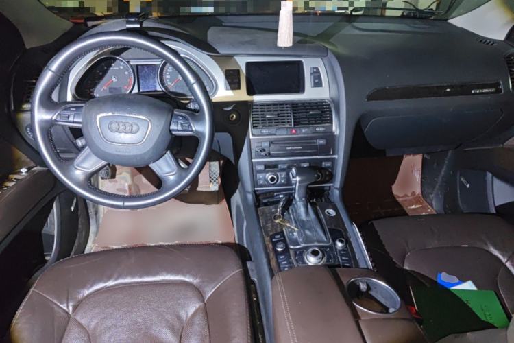 Used Audi Q7 2014 35 TFSI Sport Edition Center Console