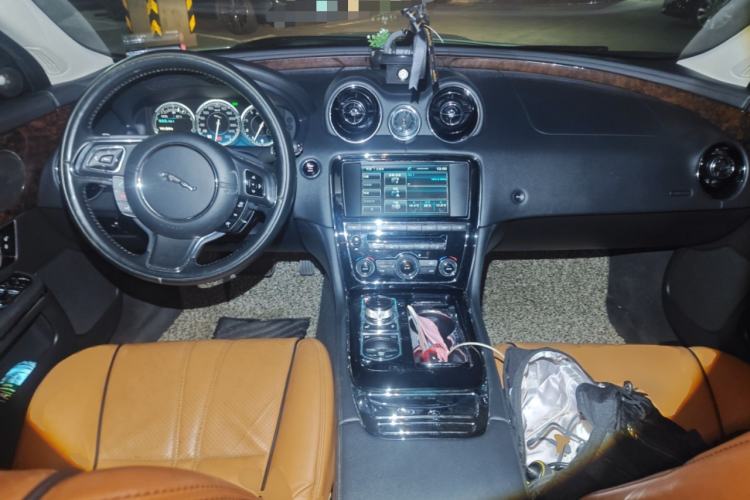 Used Jaguar XJ 2014 XJL 3.0 SC Two-Wheel-Drive Panoramic Business Edition
