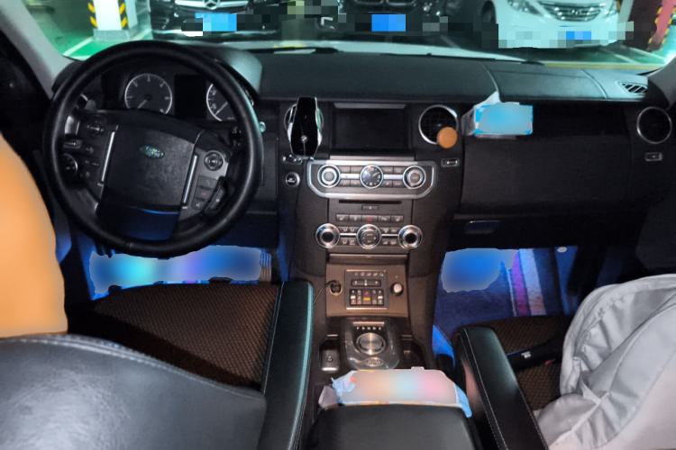 Used Land Rover Discovery 2013 3.0 SDV6 HSE Diesel Edition Center Console