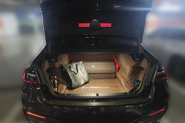 Used BMW 7 Series 2021 730Li M Sport Package Trunk