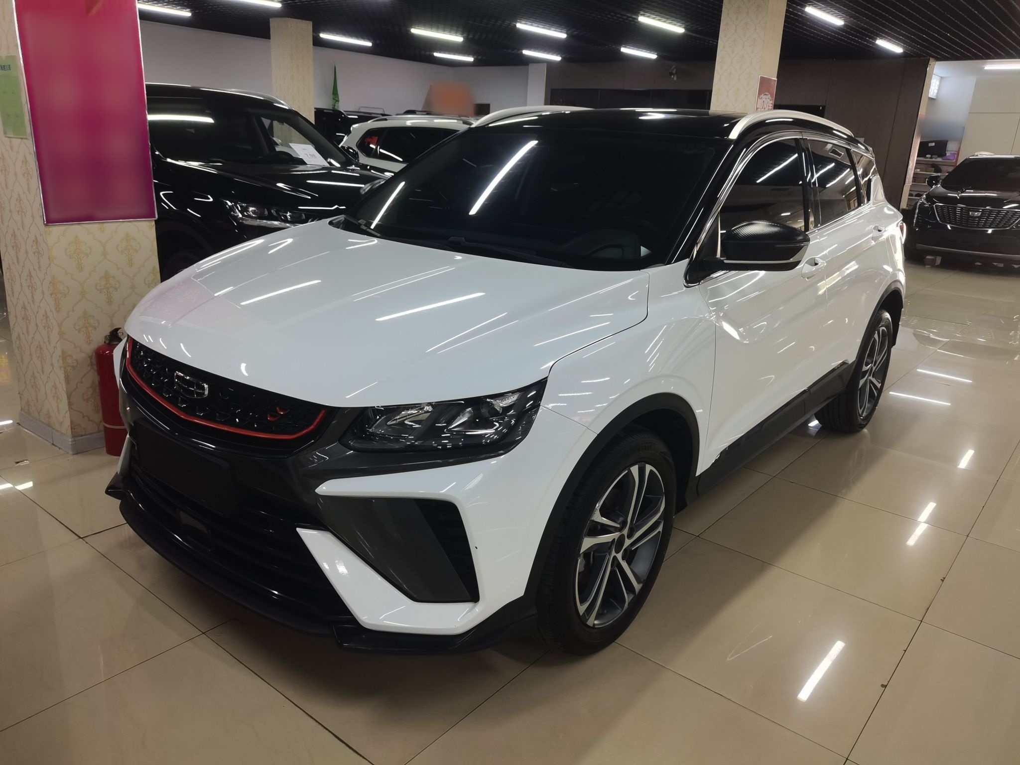 تحت مقدمة السيارة