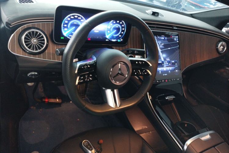 Used Mercedes-Benz EQE 2022 350 Pioneer Edition
