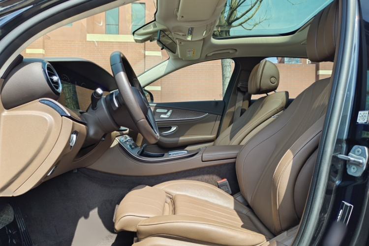 Used Mercedes-Benz E-Class 2021 E 260 L 4MATIC Interior 4