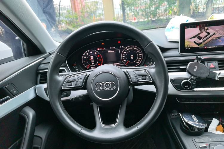 Used Audi A4L 2019 40 TFSI Fashion Edition China VI Emission Standard Steering Wheel