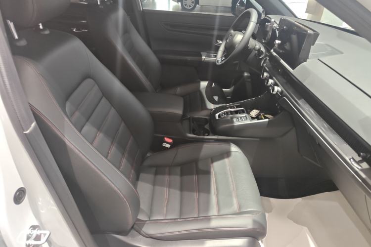 Used Honda CR-V 2024 2.0L eHEV Two-Wheel Drive Smart Edition Right Front Seat