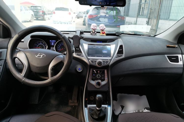 Used Hyundai Elantra (5th Generation / Langdong) 2016 1.6L Manual Luxury Model Center Console