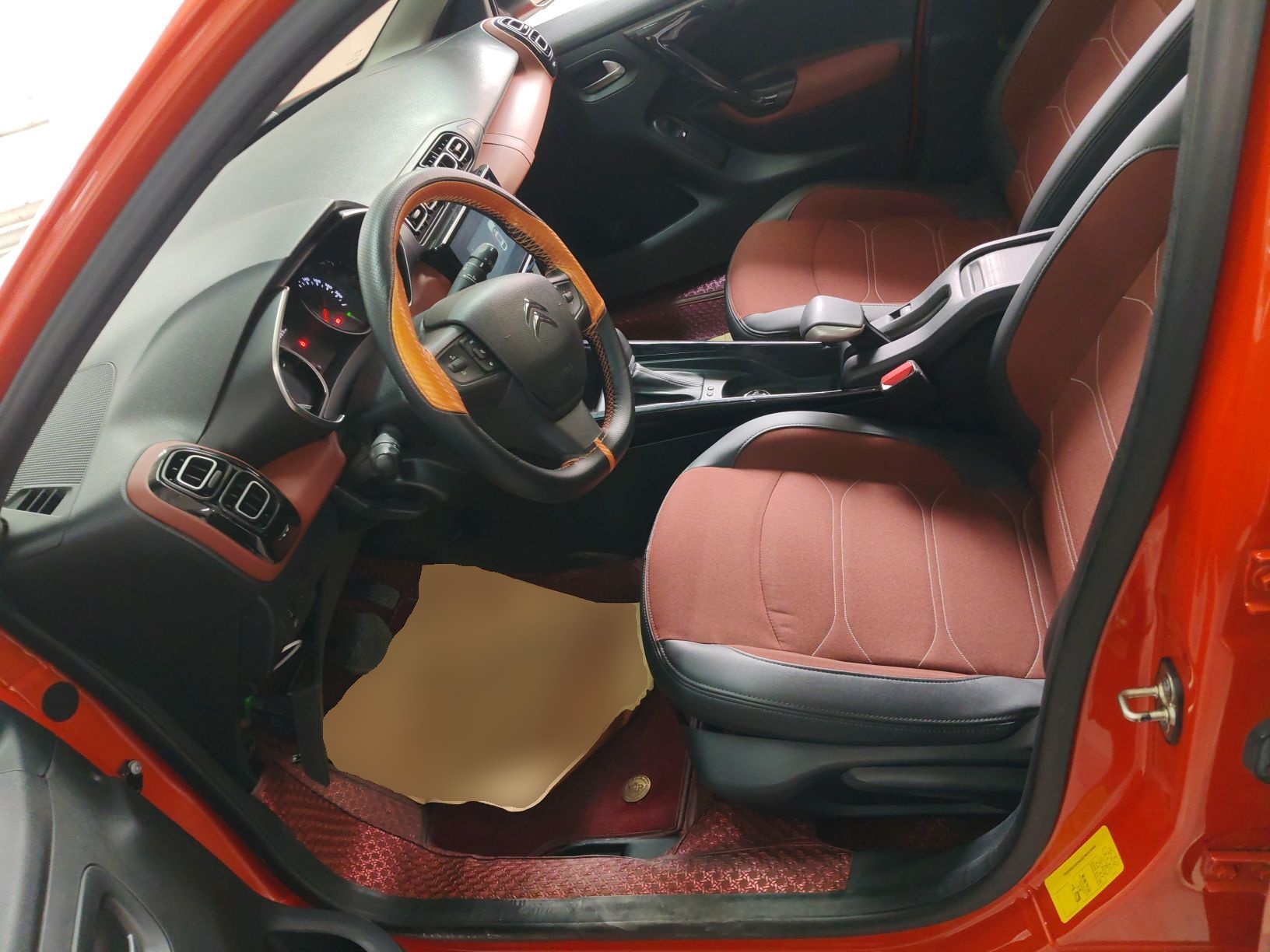 المقاعد الأمامية داخل السيارة