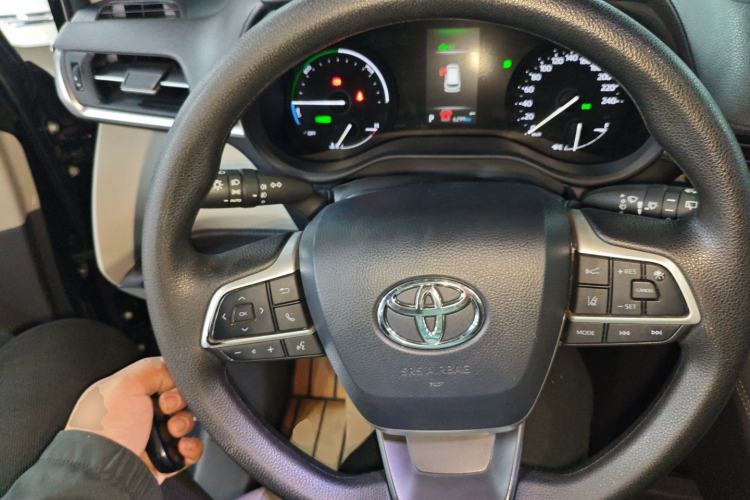 Used Toyota Sienna 2023 2.5L Hybrid Comfort Edition