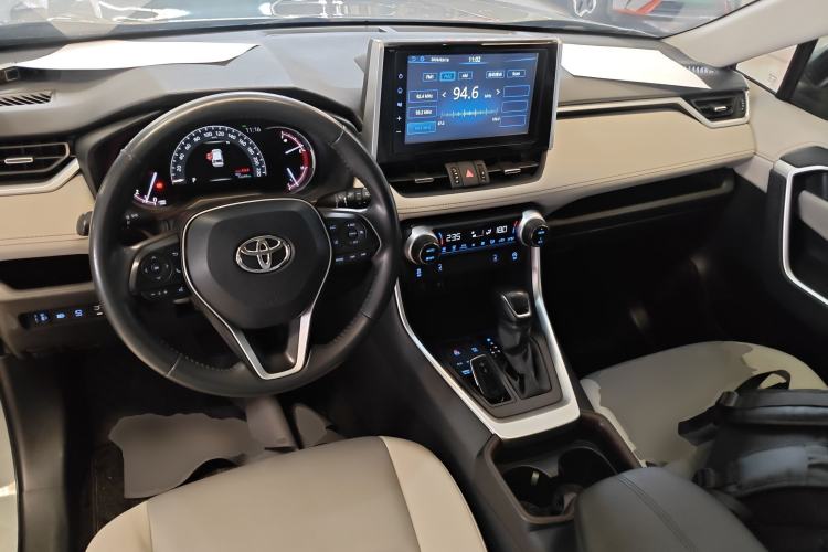 Used Toyota RAV4 2020 2.0L CVT 4x4 Style PLUS Edition Center Console