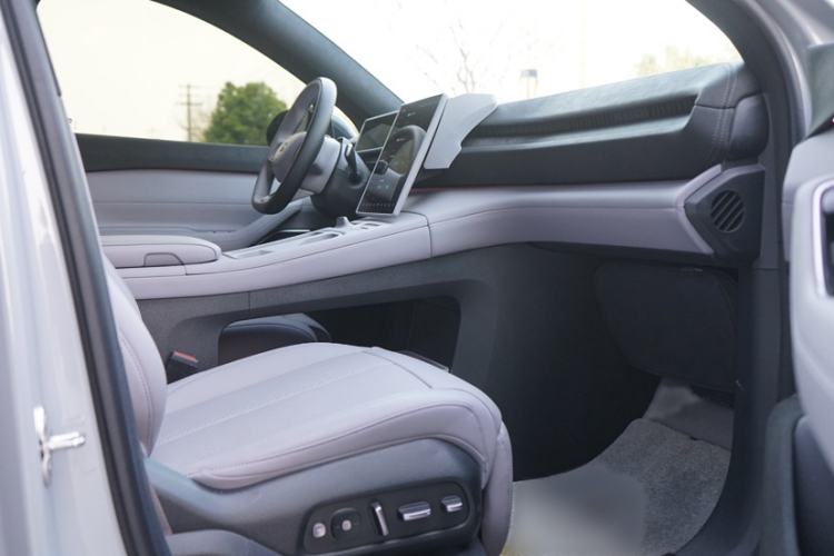 Used Nio EC6 2024 75 kWh Right Front Seat