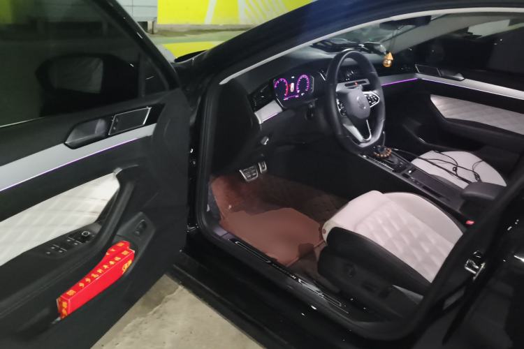 Used Volkswagen Magotan 2023 2 Million Units Commemorative Edition 330TSI DSG Luxury Version Driver Seat