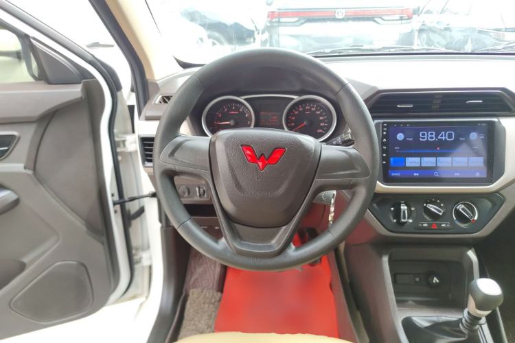 Used Wuling Hongguang 2021 1.5L Revised S Standard Version Hydraulic-Power-Assisted LAR Steering Wheel