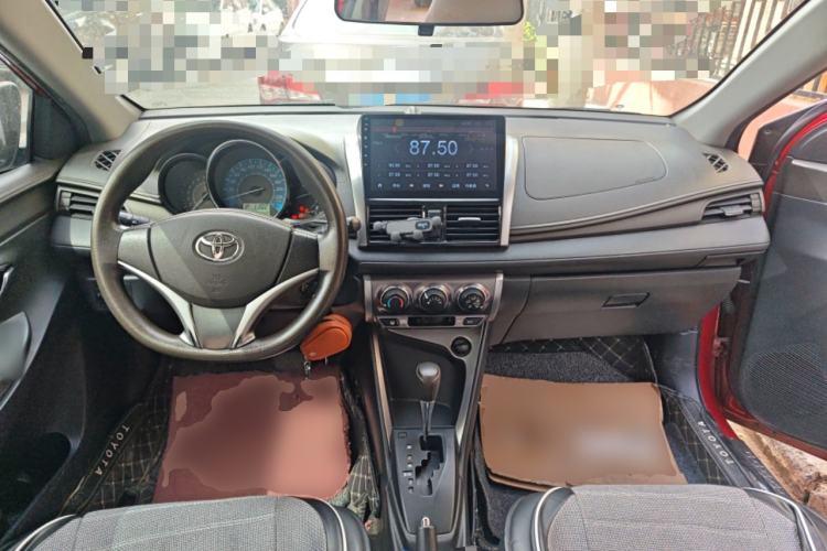 Used Toyota YARiS L Zhi Xuan 2015 1.5E Automatic Charm Edition Center Console