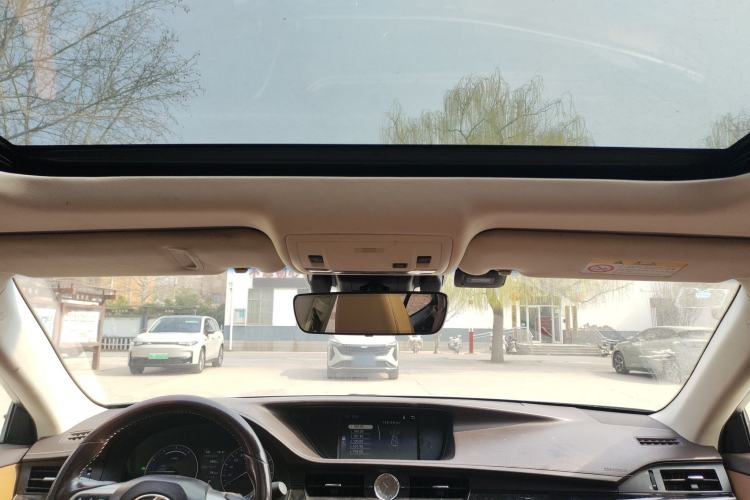 Used Lexus ES 2015 300h Comfort Edition
