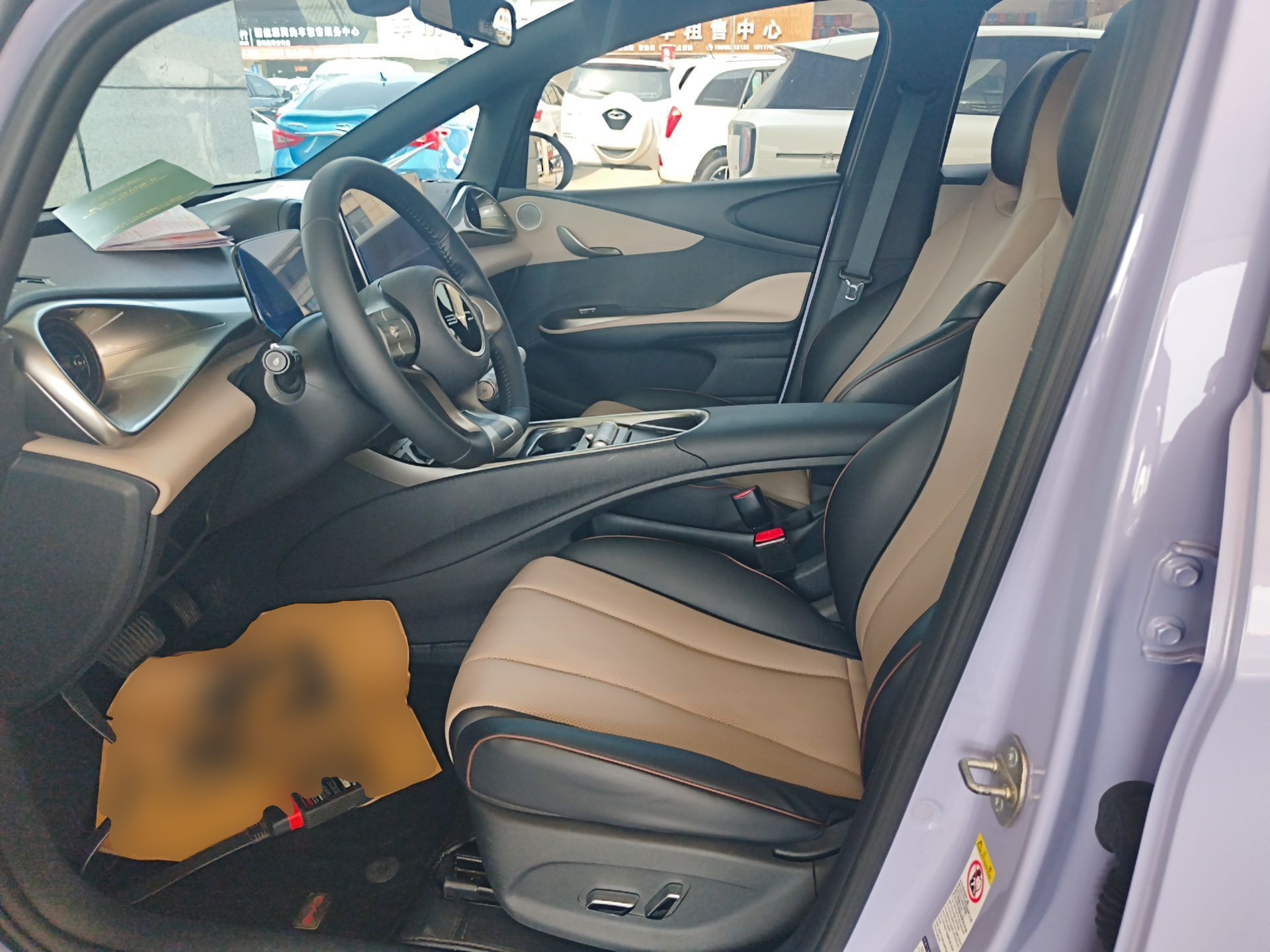 المقاعد الأمامية داخل السيارة