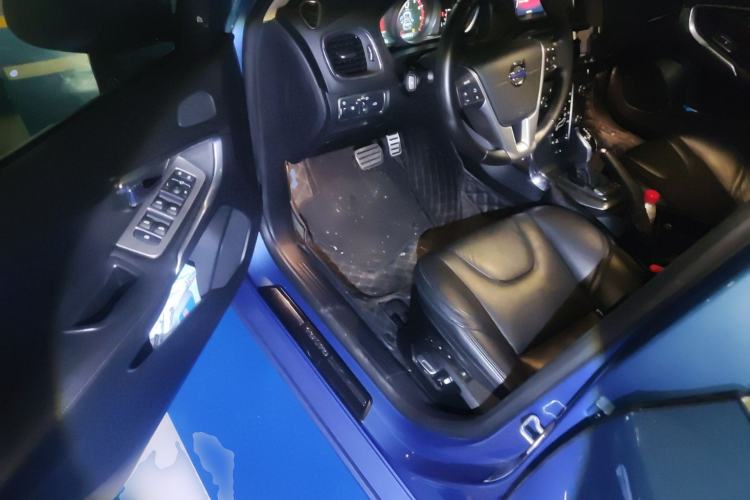 Used Volvo V40 2015 1.6T Zhiya Edition Driver Seat