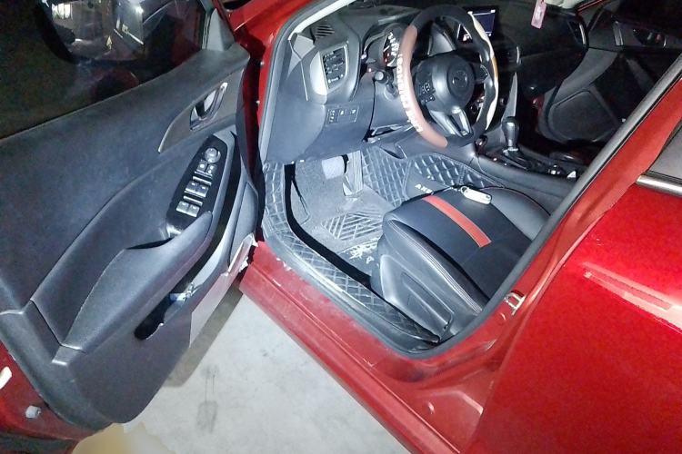 Used Mazda 3 Axela 2017 Sedan 1.5L Automatic Luxury Model Emission Standard China V
