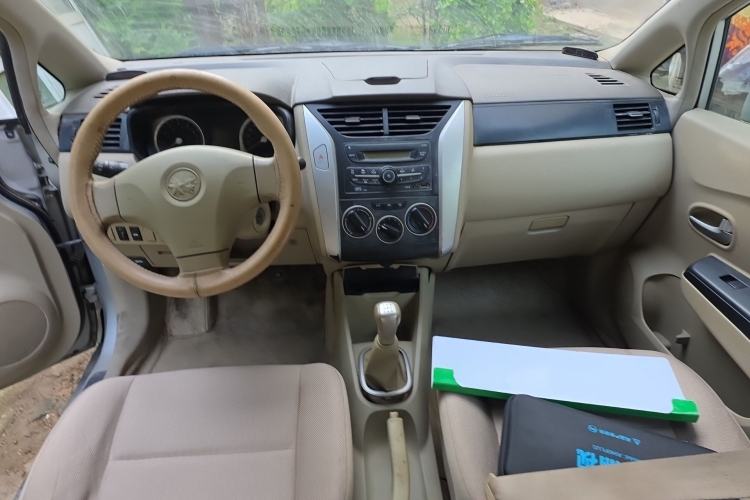 Used Venucia D50 2012 1.6L Manual Comfort Edition Center Console