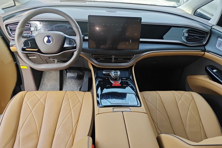 Used Denza D9 2022 DM-i 970 Four-Wheel Drive Flagship Model Center Console