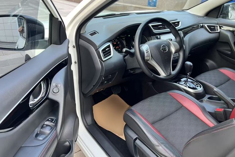 Used Nissan Qashqai 2016 2.0L CVT Luxury Edition Driver Seat