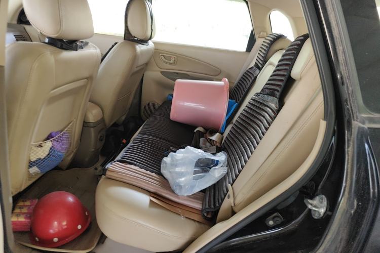 Used Hyundai Tucson 2013 2.0L Manual Two-Wheel Drive Comfort Version Left Rear Seat