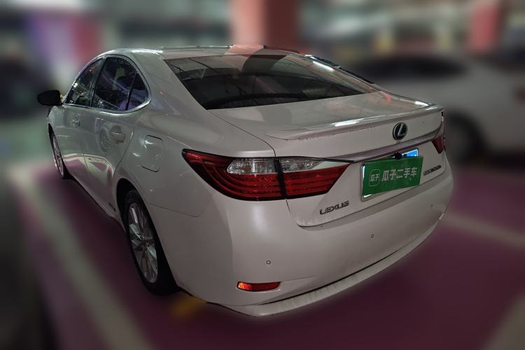 Used Lexus ES 2013 300h Elite Edition