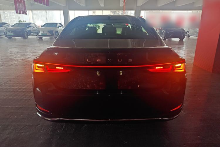 Used Lexus ES 2025 300h Deluxe Edition
