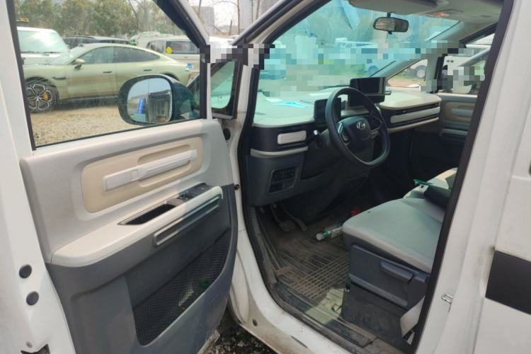 Used SAIC MAXUS Dana V1 2025 V1+ Long Wheelbase Low-Roof Multi-Function Version (62 kWh) Driver Seat