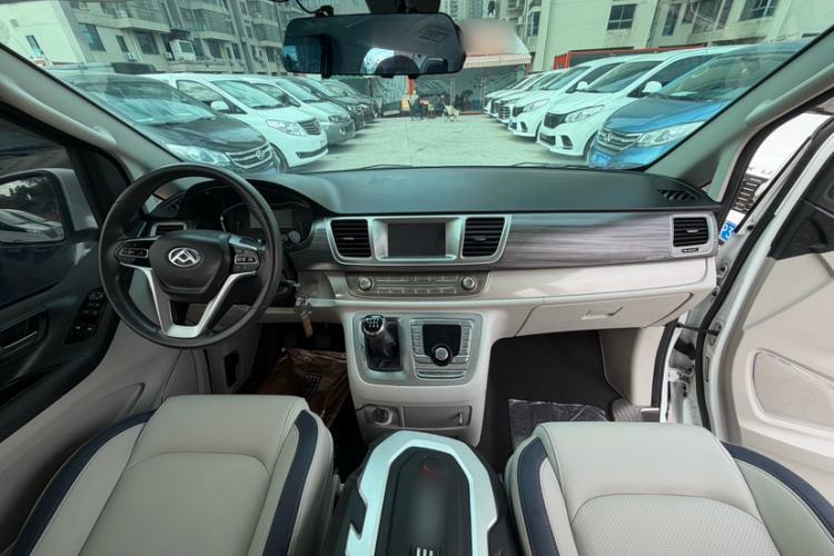 Used SAIC MAXUS G10 2021 2.0T Manual Elite Edition Diesel 7-Seater Interior 2