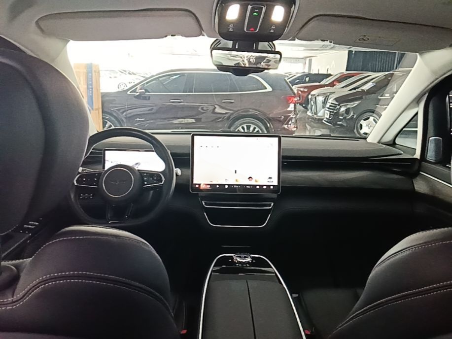 Geely Galaxy LEVC L380 2025 570 km Excellence Edition — снимка 12