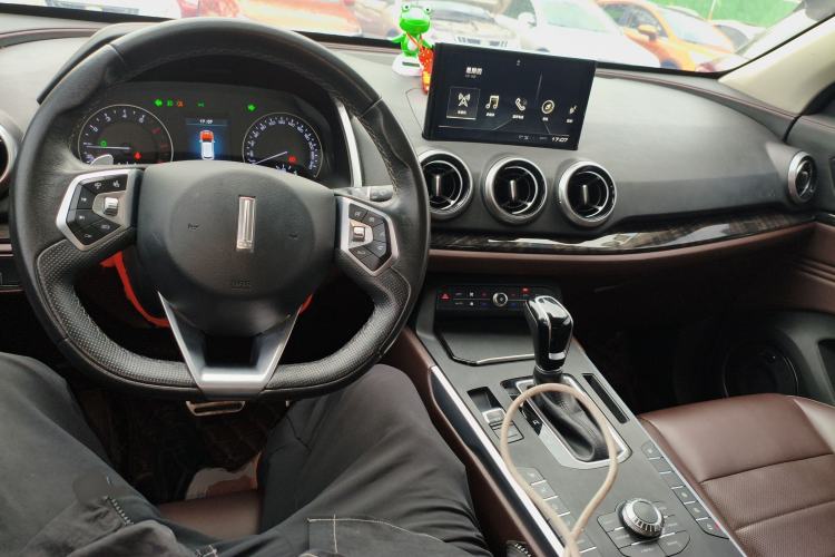 Used Wey VV5 2019 Upgraded Model 2.0T Two-Wheel Drive Ultra-Luxury Version China VI Standard Center Console