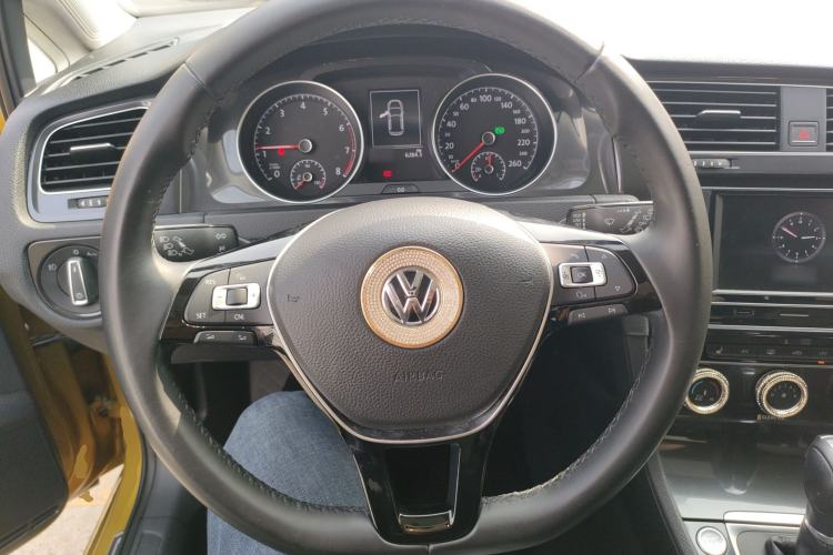 Used Volkswagen Golf 2018 230TSI Automatic Luxury Version Steering Wheel